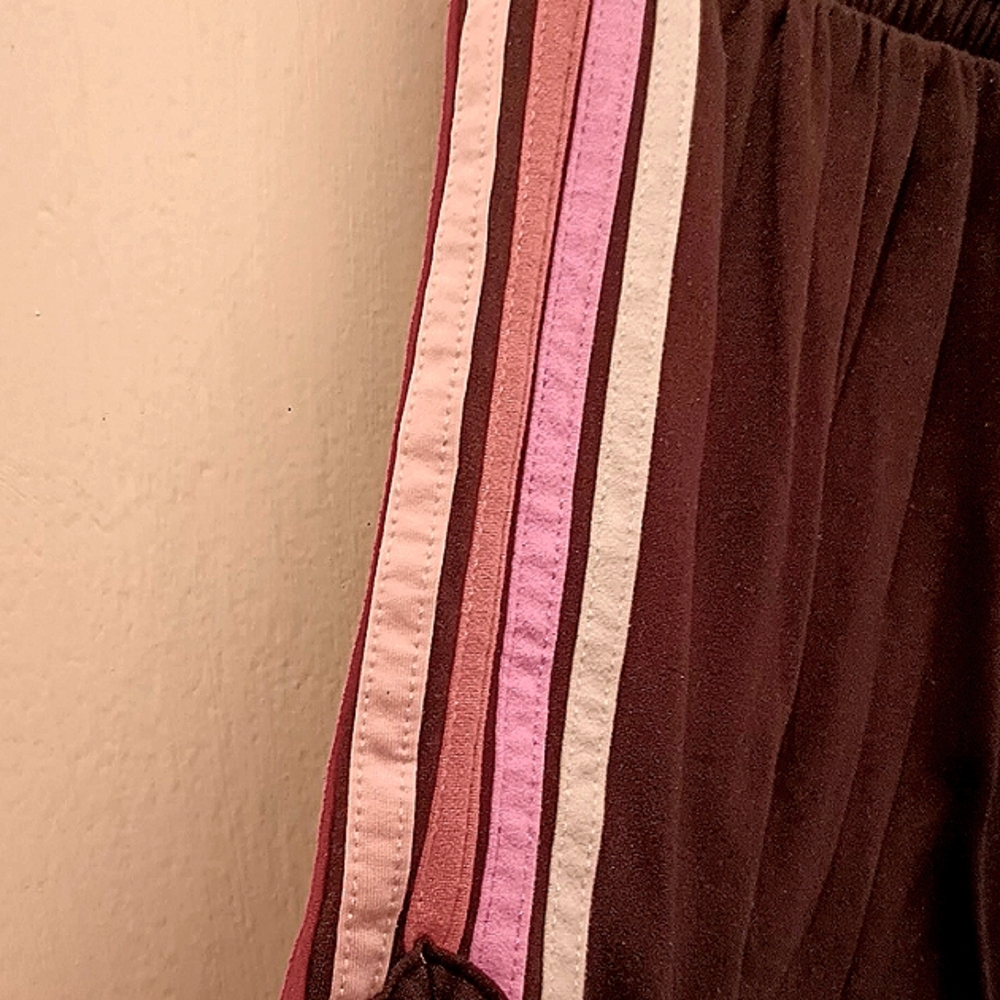 Shorts - Picture 2 of 5